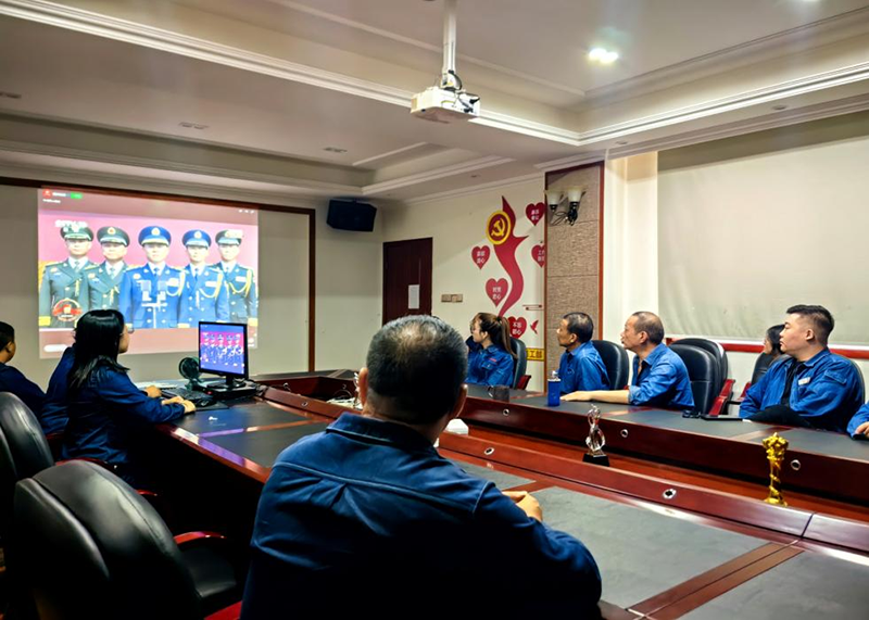  弘旭公司組織觀看九三閱兵式，激發(fā)愛國熱情(圖3)